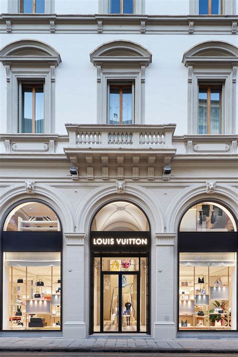 negozio louis vuitton pavia|louis vuitton firenze italy.